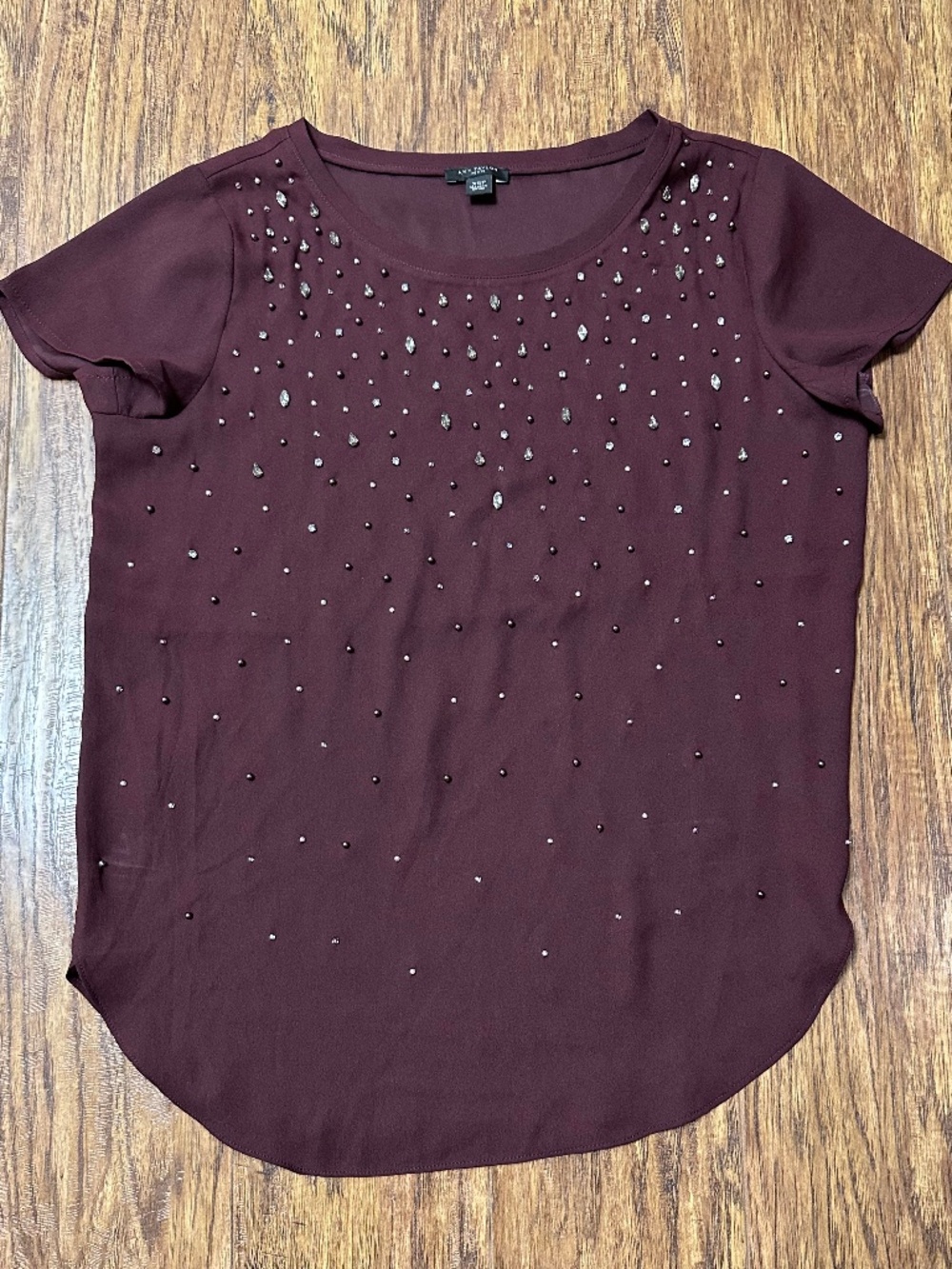 Anne Taylor Short Sleeve Blouse Maroon w/ Diamond accents Size XS